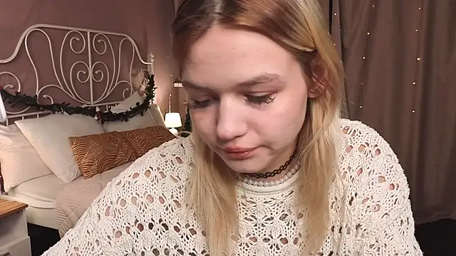 Snapshot of KianaVision chatting on 12/15/25, 05:44 KianaVision online show from 12/15/25, 05:44