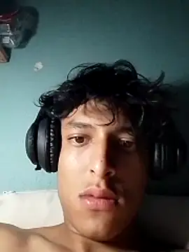 Snapshot of Gabrielhot128e chatting on 12/14/25, 07:58 Gabrielhot128e online show from 12/14/25, 07:58