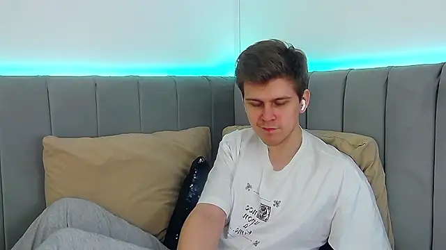 NickJohnas online show from 01/17/26, 03:33