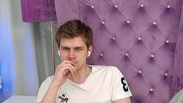 NickJohnas online show from 04/18/26, 06:56