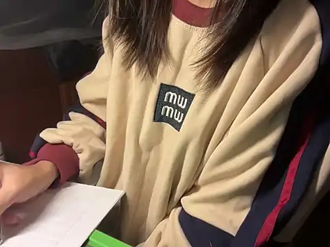 Snapshot of Chichi_86 chatting on 12/15/25, 06:01 Chichi 86 online show from 12/15/25, 06:01