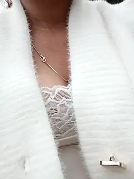 ngaytho004 online show from 12/16/25, 09:47