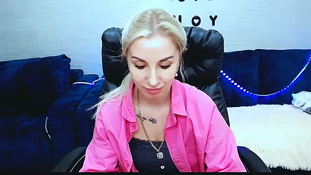 Hanna--Sweet online show from 12/15/25, 04:00