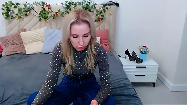 Snapshot of Hanna--Sweet chatting on 03/05/26, 12:12 Hanna--Sweet online show from 03/05/26, 12:12