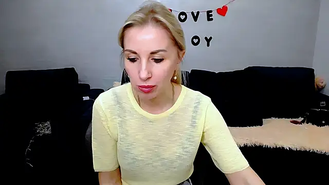 Snapshot of Hanna--Sweet chatting on 03/10/26, 03:50 Hanna--Sweet online show from 03/10/26, 03:50