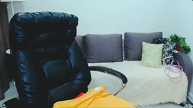 Snapshot of Hanna--Sweet chatting on 03/13/26, 04:57 Hanna--Sweet online show from 03/13/26, 04:57