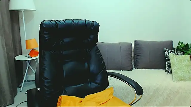 Snapshot of Hanna--Sweet chatting on 03/21/26, 04:32 Hanna--Sweet online show from 03/21/26, 04:32