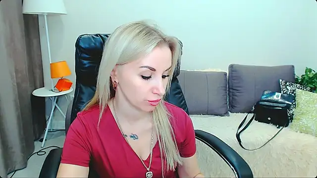 Snapshot of Hanna--Sweet chatting on 03/24/26, 10:53 Hanna--Sweet online show from 03/24/26, 10:53