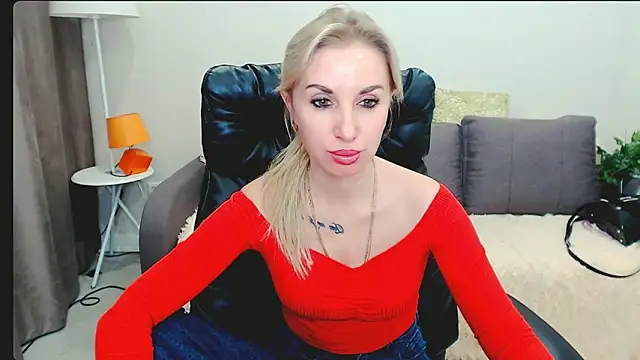 Snapshot of Hanna--Sweet chatting on 03/27/26, 03:01 Hanna--Sweet online show from 03/27/26, 03:01