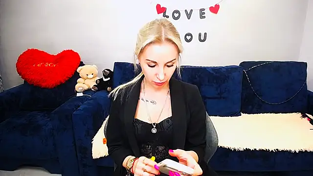 Snapshot of Hanna--Sweet chatting on 04/05/26, 10:45 Hanna--Sweet online show from 04/05/26, 10:45