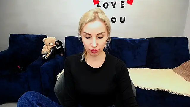 Snapshot of Hanna--Sweet chatting on 04/13/26, 11:27 Hanna--Sweet online show from 04/13/26, 11:27