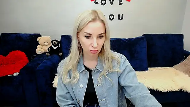 Snapshot of Hanna--Sweet chatting on 04/15/26, 11:28 Hanna--Sweet online show from 04/15/26, 11:28