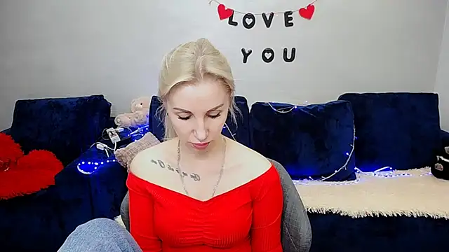 Snapshot of Hanna--Sweet chatting on 04/18/26, 02:32 Hanna--Sweet online show from 04/18/26, 02:32