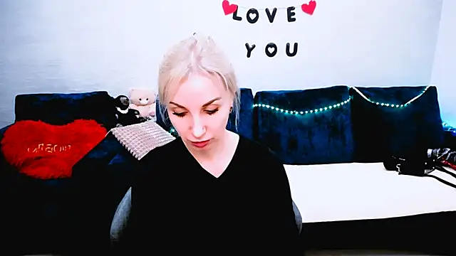 Snapshot of Hanna--Sweet chatting on 04/21/26, 02:34 Hanna--Sweet online show from 04/21/26, 02:34