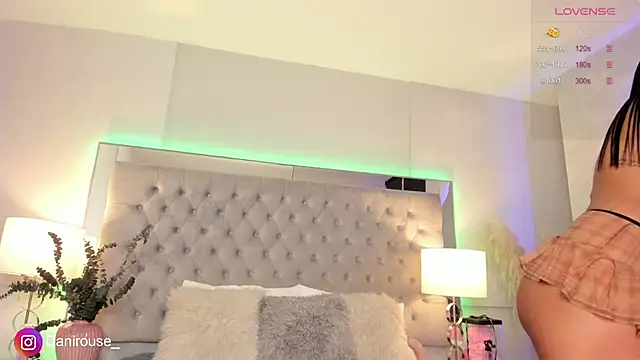 Snapshot of Danirouse chatting on 04/23/26, 06:03 Danirouse online show from 04/23/26, 06:03