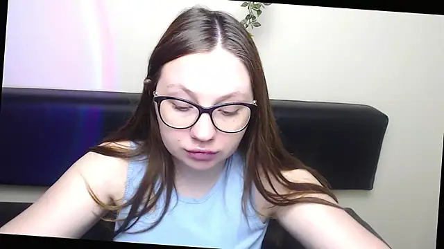 Snapshot of LiliaErmi chatting on 04/27/26, 06:44 LiliaErmi online show from 04/27/26, 06:44