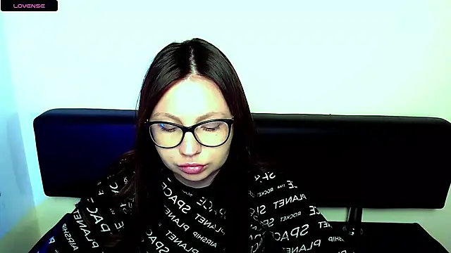 Snapshot of LiliaErmi chatting on 05/29/26, 06:44 LiliaErmi online show from 05/29/26, 06:44