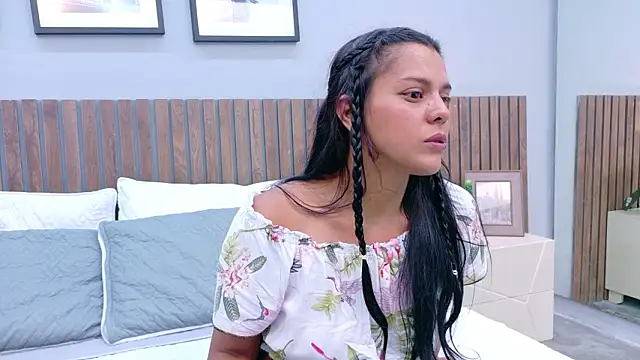 Mia Bellefort online show from 03/04/26, 07:53