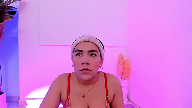 Snapshot of Sophie-dallas chatting on 12/15/25, 12:53 Sophie-dallas online show from 12/15/25, 12:53