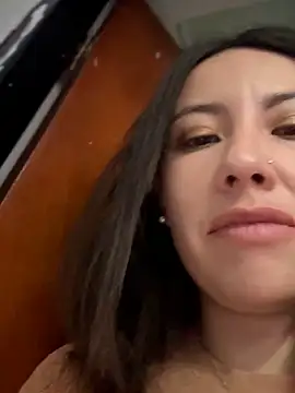 Snapshot of im_loreinnn chatting on 12/16/25, 02:22 im loreinnn online show from 12/16/25, 02:22