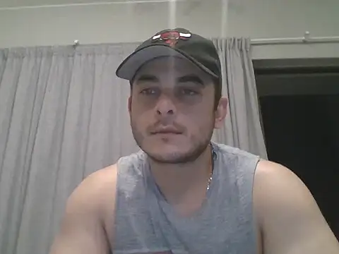 Snapshot of Marcelopret chatting on 12/15/25, 09:52 Marcelopret online show from 12/15/25, 09:52