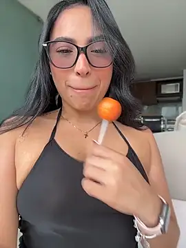 Snapshot of ValeriaTorress_ chatting on 04/21/26, 07:17 ValeriaTorress online show from 04/21/26, 07:17