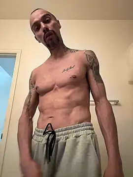 Snapshot of faces818 chatting on 03/24/26, 07:19 faces818 online show from 03/24/26, 07:19