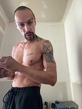 Snapshot of faces818 chatting on 03/26/26, 04:12 faces818 online show from 03/26/26, 04:12