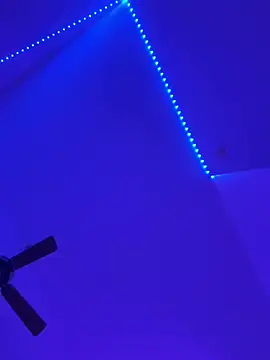 Snapshot of faces818 chatting on 03/29/26, 04:23 faces818 online show from 03/29/26, 04:23