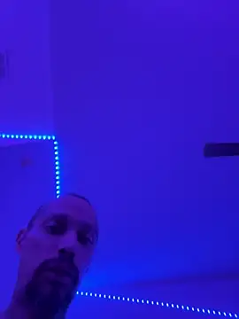 Snapshot of faces818 chatting on 03/31/26, 06:36 faces818 online show from 03/31/26, 06:36