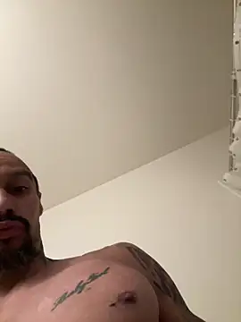 Snapshot of faces818 chatting on 04/01/26, 04:15 faces818 online show from 04/01/26, 04:15