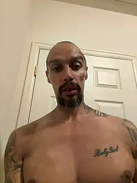 Snapshot of faces818 chatting on 04/13/26, 07:47 faces818 online show from 04/13/26, 07:47