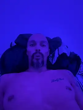 Snapshot of faces818 chatting on 04/15/26, 03:57 faces818 online show from 04/15/26, 03:57