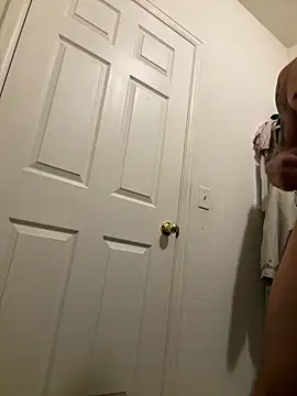 Snapshot of faces818 chatting on 04/17/26, 07:33 faces818 online show from 04/17/26, 07:33