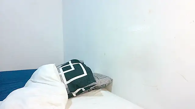 Snapshot of Sthefanyx2 chatting on 04/02/26, 01:03 Sthefanyx2 online show from 04/02/26, 01:03