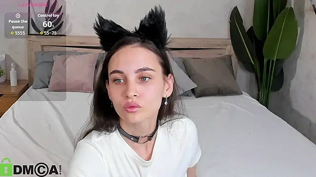 Snapshot of Skye_Taylor chatting on 12/16/25, 12:59 Skye Taylor online show from 12/16/25, 12:59