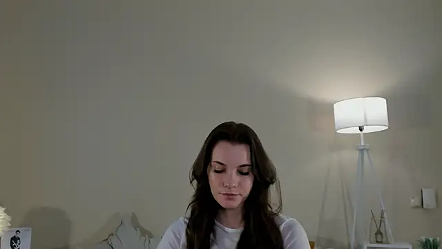 Snapshot of VivienReza chatting on 12/18/25, 05:13 VivienReza online show from 12/18/25, 05:13