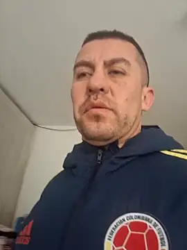 Snapshot of Monitoivan chatting on 12/18/25, 07:53 Monitoivan online show from 12/18/25, 07:53