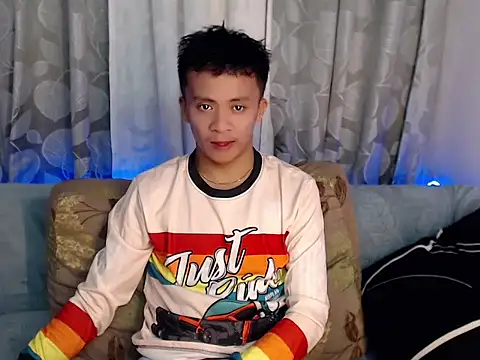 Snapshot of ur_twinkKirk6969 chatting on 05/11/26, 10:32 ur twinkKirk6969 online show from 05/11/26, 10:32