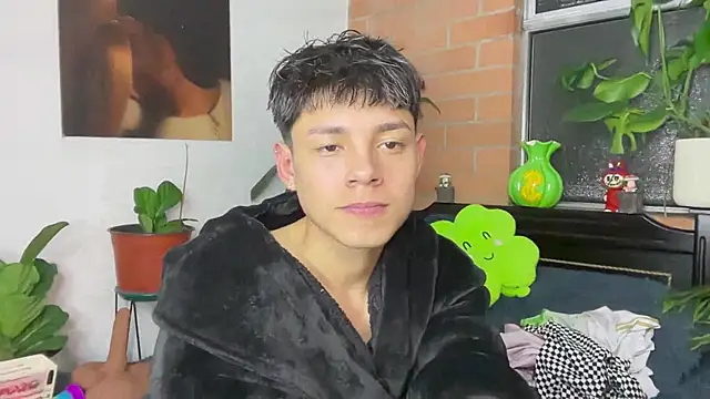 Snapshot of Andy_Belier23 chatting on 03/18/26, 05:43 Andy Belier23 online show from 03/18/26, 05:43