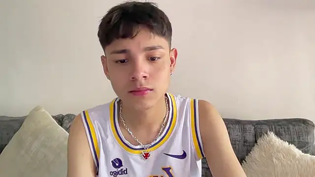 Snapshot of Andy_Belier23 chatting on 04/06/26, 04:52 Andy Belier23 online show from 04/06/26, 04:52