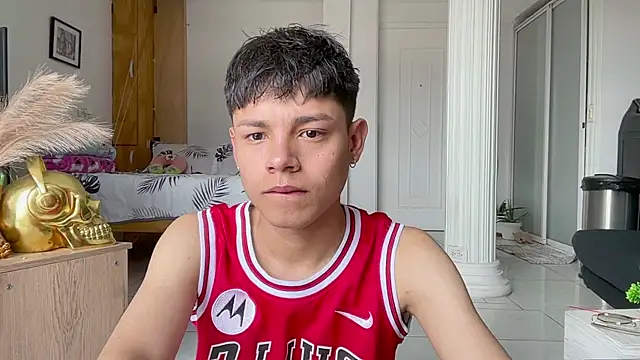 Snapshot of Andy_Belier23 chatting on 04/10/26, 04:12 Andy Belier23 online show from 04/10/26, 04:12