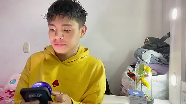 Snapshot of Andy_Belier23 chatting on 04/21/26, 03:39 Andy Belier23 online show from 04/21/26, 03:39