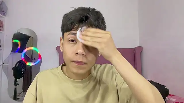 Snapshot of Andy_Belier23 chatting on 04/23/26, 12:04 Andy Belier23 online show from 04/23/26, 12:04