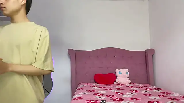 Snapshot of Andy_Belier23 chatting on 04/23/26, 12:29 Andy Belier23 online show from 04/23/26, 12:29