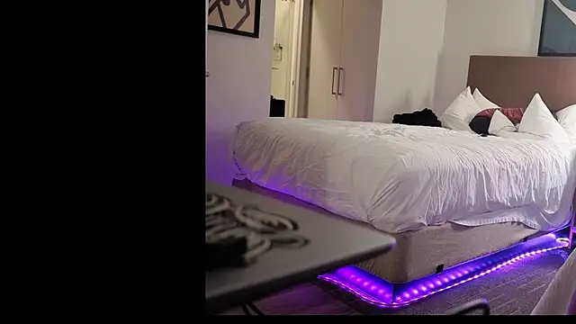 Snapshot of bluntbeautyxo chatting on 12/16/25, 01:10 bluntbeautyxo online show from 12/16/25, 01:10