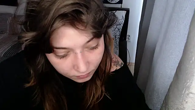 Snapshot of AlienforTwenty chatting on 06/13/26, 08:56 AlienforTwenty online show from 06/13/26, 08:56
