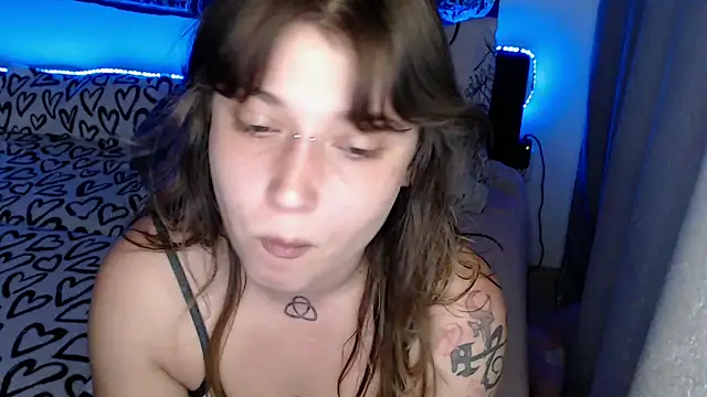 Snapshot of AlienforTwenty chatting on 06/14/26, 05:15 AlienforTwenty online show from 06/14/26, 05:15