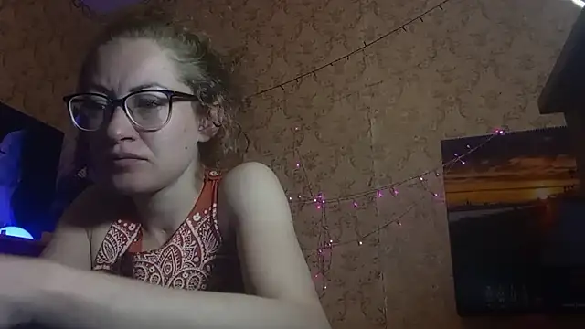 Snapshot of Alice_newhome chatting on 03/07/26, 07:44 Alice newhome online show from 03/07/26, 07:44