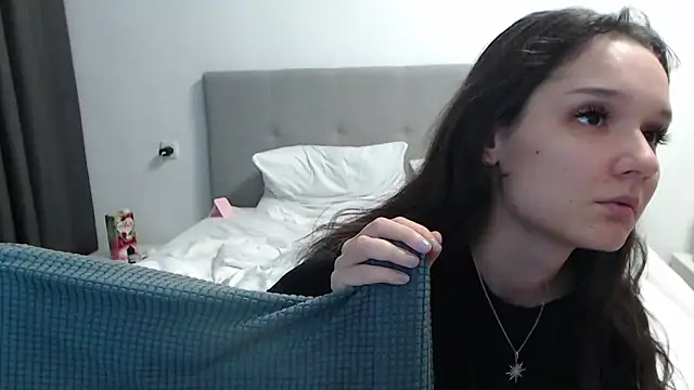 Snapshot of LiaBright chatting on 12/18/25, 05:08 LiaBright online show from 12/18/25, 05:08